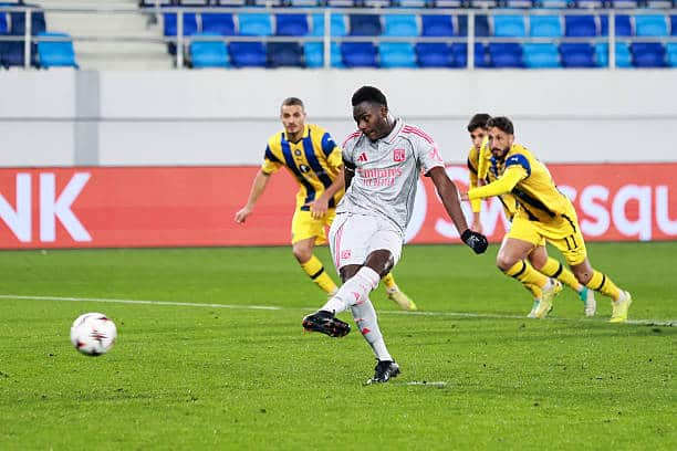 Ligue Europa : Lyon corrige le Maccabi Tel-Aviv avec un premier but de Moussa Niakhaté - wiwsport