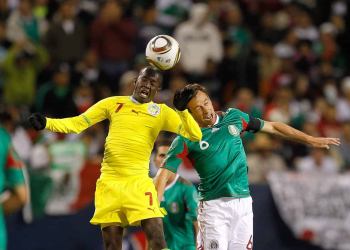 Yoro Lamine Ly avec le Senegal local lors d'un match amical contre le Mexique en mai 2010