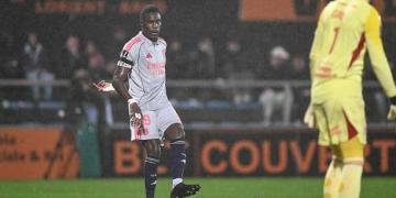 Ligue 1 : En infériorité numérique, Lyon s’incline face à Lorient (1-0) - wiwsport