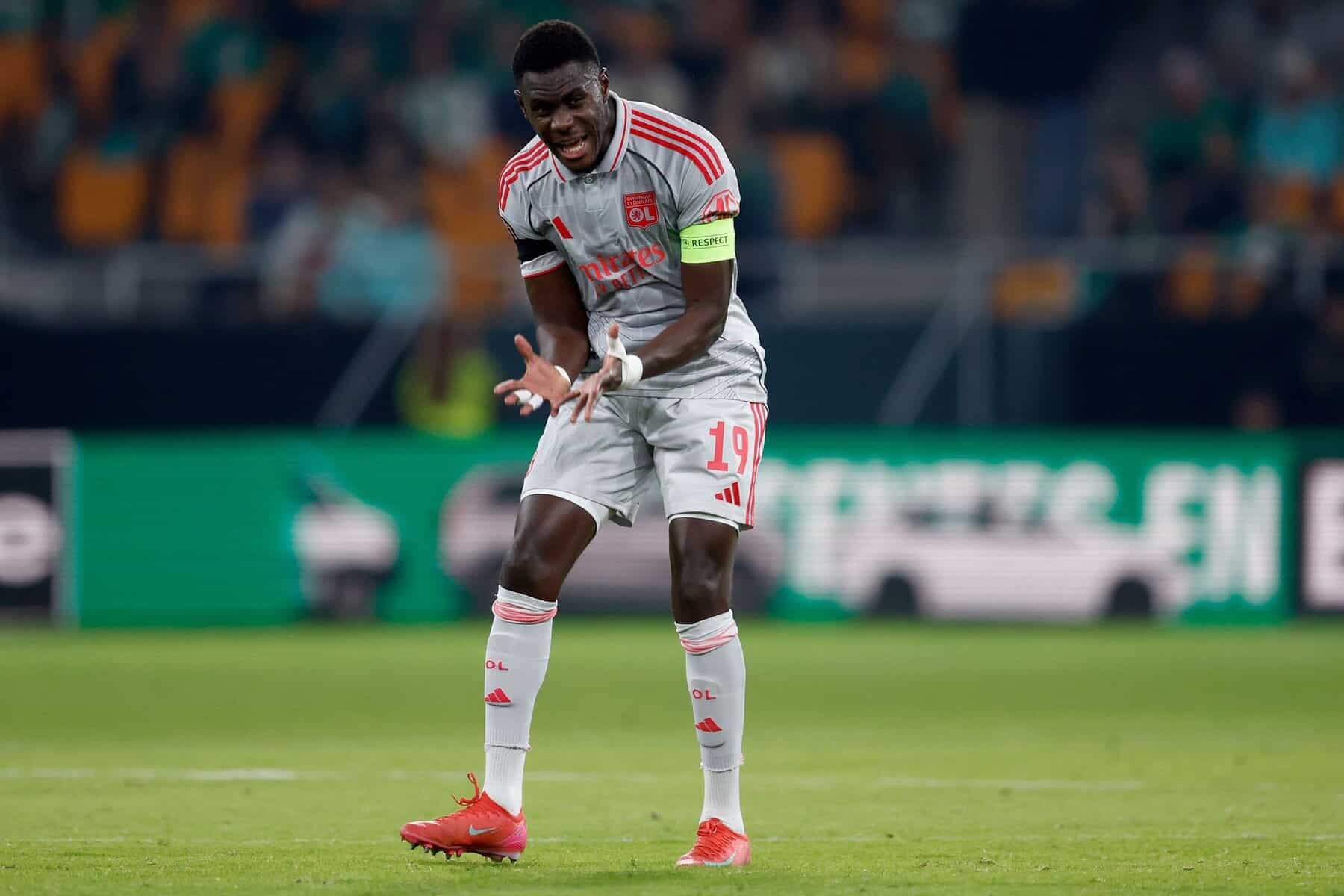 Moussa Niakhaté après la défaite des Gones : « C’est compliqué de finir à chaque fois les matchs à dix contre onze, il faut régler le problème des cartons rouges » - wiwsport Moussa Niakhaté après la défaite des Gones : « C’est compliqué de finir à chaque fois les matchs à dix contre onze, il faut régler le problème des cartons rouges » - wiwsport