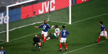 Football, 2002 FIFA World Cup Finals, Group A, Seoul, South Korea, 31st May 2002, France 0 v Senegal 1, Senegal's Papa Bouba Diop scores the winning goal  (Photo by Bob Thomas Sports Photography via Getty Images)