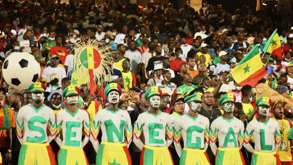 Mondial 2026 : Des restrictions américaines pourraient priver des supporters sénégalais des matchs aux États-Unis - wiwsport Mondial 2026 : Des restrictions américaines pourraient priver des supporters sénégalais des matchs aux États-Unis - wiwsport