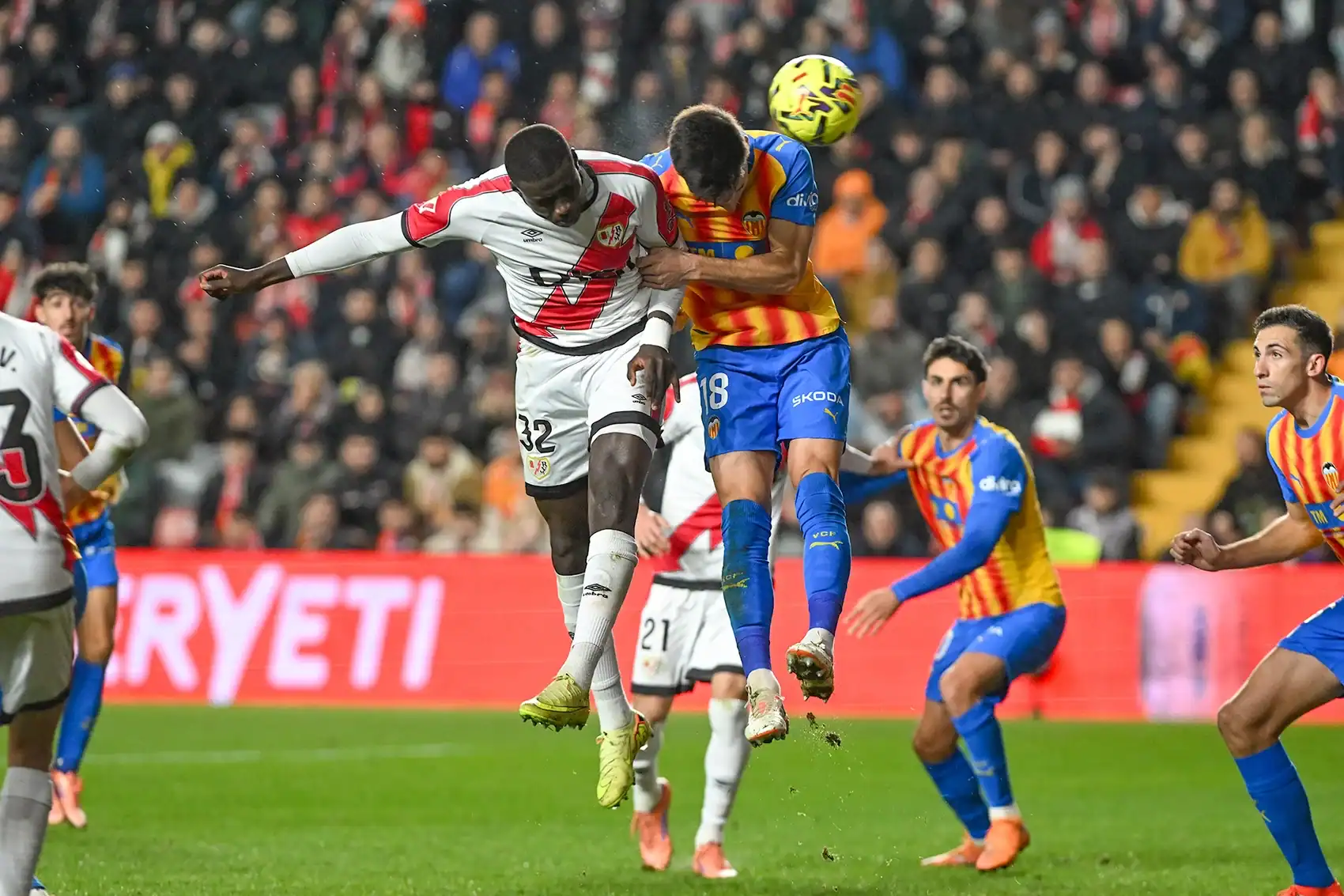 « Il a cette nonchalance qui le fait briller » : Au Rayo Vallecano, Nobel Mendy s'impose doucement mais sûrement - wiwsport