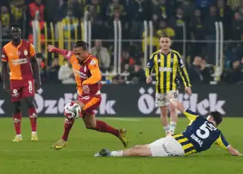 Süper Lig : Sans Ismail Jakobs, Galatasaray rattrapé à la dernière seconde par Fenerbahçe dans le derby d'Istanbul - wiwsport