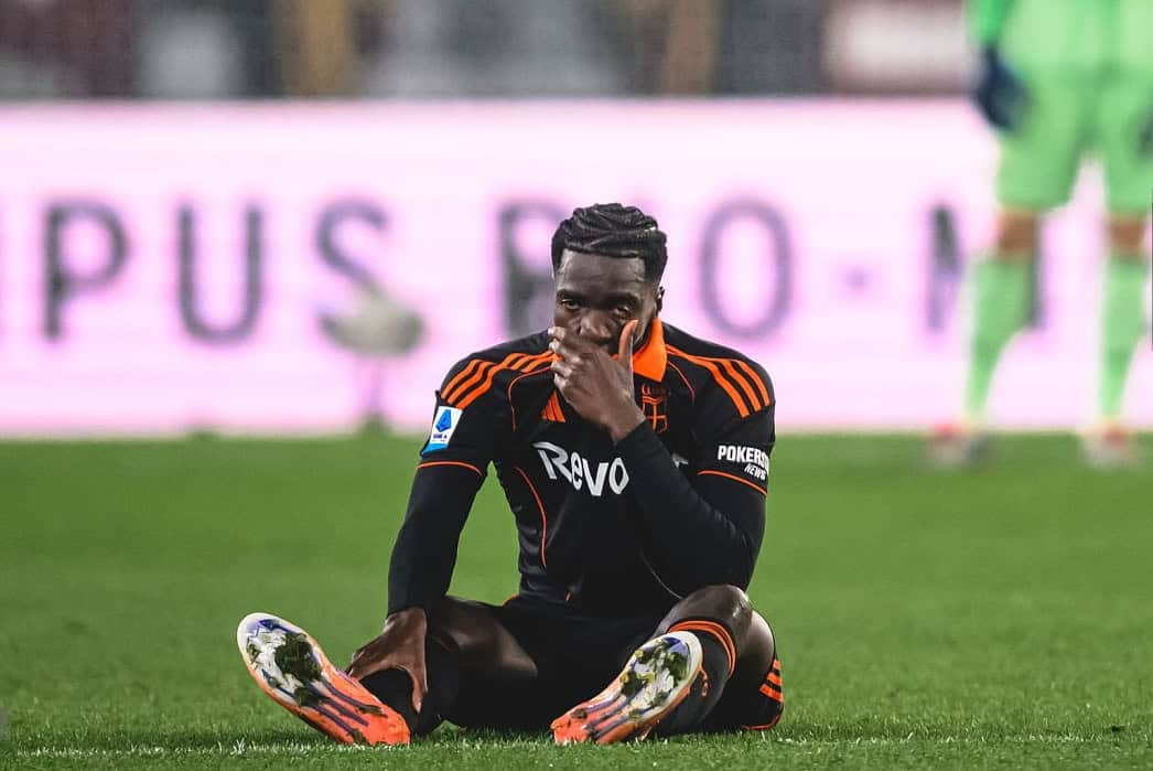 Como : Assane Diao sort sur blessure contre l'AS Roma - wiwsport Como : Assane Diao sort sur blessure contre l'AS Roma - wiwsport