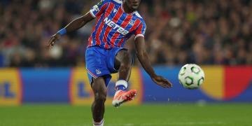 LONDON, ENGLAND - NOVEMBER 06: Ismaila Sarr of Crystal Palace passes the ball during the UEFA Conference League 2025/26 League Phase MD3 match between Crystal Palace FC and AZ Alkmaar at Selhurst Park on November 06, 2025 in London, England. (Photo by Steve Bardens - AMA/Getty Images)