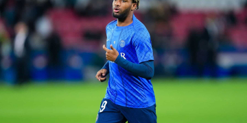 PARIS, FRANCE - OCTOBER 17: Ibrahim Mbaye of Paris Saint-Germain warms up prior to the Ligue 1 McDonald's match between Paris and Strasbourg at Parc des Princes on October 17, 2025 in Paris, France. (Photo by Franco Arland/Getty Images)