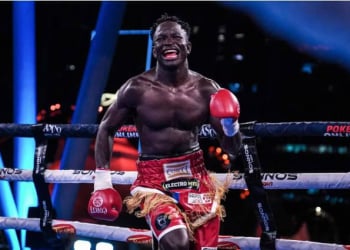 Boxe : Le KO viral du Sénégalais Touba Bamba Niang fait sensation en Argentine et sur les réseaux - wiwsport
