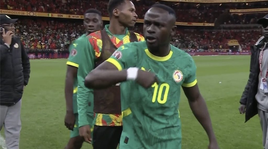 Mamadou Niang révèle la discussion avec Sadio Mané au moment où les Lions quittaient la pelouse : « Il avait la réponse en lui mais je lui ai dit que c’était peut-être sa dernière CAN…» - wiwsport Mamadou Niang révèle la discussion avec Sadio Mané au moment où les Lions quittaient la pelouse : « Il avait la réponse en lui mais je lui ai dit que c’était peut-être sa dernière CAN…» - wiwsport