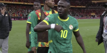 Mamadou Niang révèle la discussion avec Sadio Mané au moment où les Lions quittaient la pelouse : « Il avait la réponse en lui mais je lui ai dit que c’était peut-être sa dernière CAN…» - wiwsport