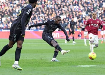 LONDON, ENGLAND - JANUARY 24: Habib Diara of Sunderland has a shot during the Premier League match between West Ham United and Sunderland at London Stadium on January 24, 2026 in London, United Kingdom. (Photo by Ian Horrocks/Sunderland AFC via Getty Images)
