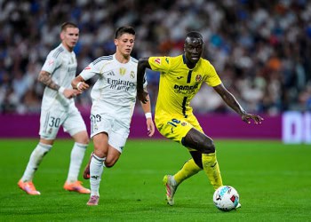 Pape Gueye of Villarreal CF and Arda Guler of Real Madrid CF during the La Liga EA Sports match between Real Madrid CF and Villarreal CF played at Santiago Bernabeu Stadium on October 04, 2025 in Madrid. (Photo by Cesar Cebolla / PRESSIN) during the La Liga EA Sports match between Real Madrid CF and Villarreal CF played at Santiago Bernabeu Stadium on October 04, 2025 in Madrid, Spain. (Photo by Cesar Cebolla / Pressin / Icon Sport)