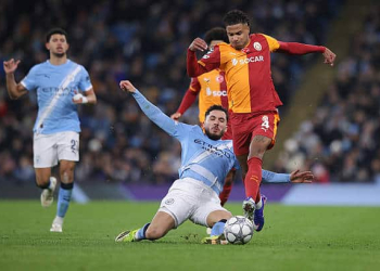 MANCHESTER, ENGLAND - JANUARY 28: Ismail Jakobs of Galatasaray SK is fouled by Rayan Cherki of Manchester City during the UEFA Champions League 2025/26 League Phase MD8 match between Manchester City and Galatasaray A.S. at City of Manchester Stadium on January 28, 2026 in Manchester, England. (Photo by James Gill - Danehouse/Getty Images)
