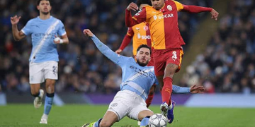 MANCHESTER, ENGLAND - JANUARY 28: Ismail Jakobs of Galatasaray SK is fouled by Rayan Cherki of Manchester City during the UEFA Champions League 2025/26 League Phase MD8 match between Manchester City and Galatasaray A.S. at City of Manchester Stadium on January 28, 2026 in Manchester, England. (Photo by James Gill - Danehouse/Getty Images)