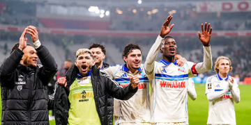 Diego MOREIRA, Julio ENCISO, Joaquin PANICHELLI, Mamadou SARR of Strasbourg celebrates the victory after the Ligue 1 McDonald's match between Lille and Strasbourg at Stade Pierre Mauroy on January 25, 2026 in Lille, France. (Photo by Hugo Pfeiffer/Icon Sport via Getty Images)