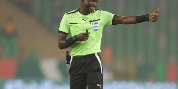 CAN 2025 : Le Congolais Jean-Jacques Ndala Ngambo sera l'arbitre de la finale Sénégal - Maroc, le Gabonais Pierre Ghislain Atcho à la VAR - wiwsport