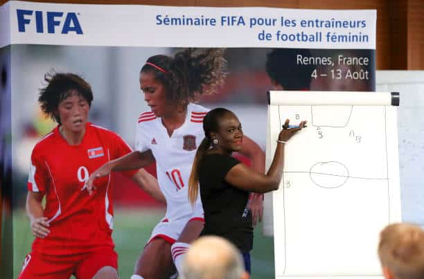Sénégal – Mali : Fatou Gaye, pour la 2ᵉ fois assesseure sur un match des Lions, fait débat - wiwsport RENNES, FRANCE - AUGUST 10: Referee Instructor Fatou Gaye speaks during a coaching workshop on August 10, 2018 in Rennes, France. (Photo by Catherine Ivill - FIFA/FIFA via Getty Images)