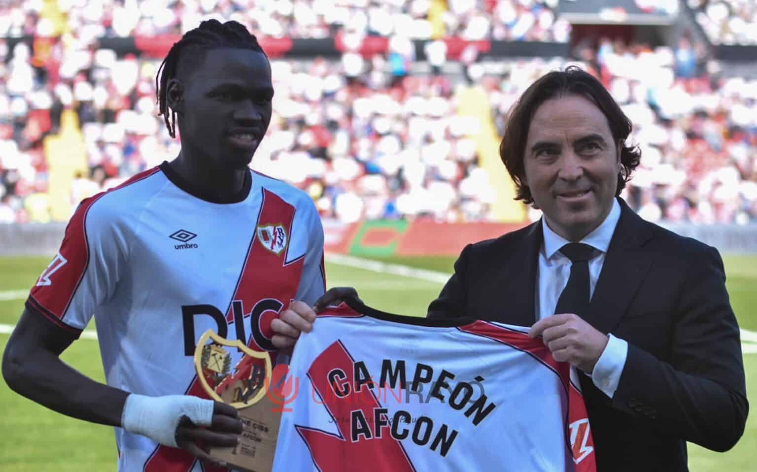 LaLiga : Le Rayo Vallecano a enfin honoré Pathé Ciss pour son titre de champion d'Afrique - wiwsport Via Union Rayo