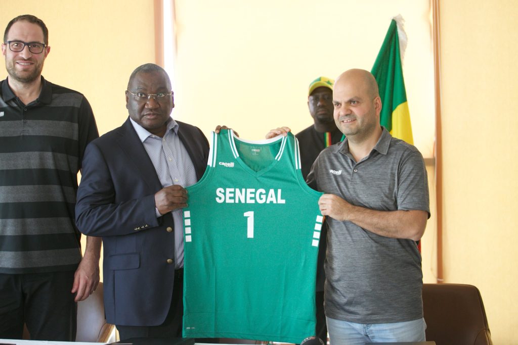 Basket - La Fédération Sénégalaise officialise le partenariat avec son nouvel équipementier ! - wiwsport Basket - La Fédération Sénégalaise officialise le partenariat avec son nouvel équipementier ! - wiwsport
