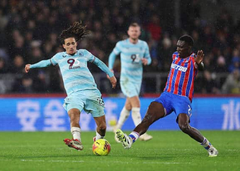 LONDON, ENGLAND - FEBRUARY 11: Hannibal Mejbri of Burnley battles for possession with Ismaila Sarr of Crystal Palace during the Premier League match between Crystal Palace and Burnley at Selhurst Park on February 11, 2026 in London, England. (Photo by Luke Hales/Getty Images)
