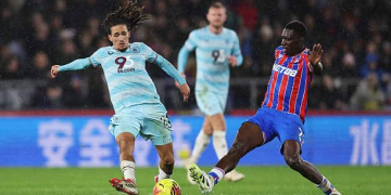 LONDON, ENGLAND - FEBRUARY 11: Hannibal Mejbri of Burnley battles for possession with Ismaila Sarr of Crystal Palace during the Premier League match between Crystal Palace and Burnley at Selhurst Park on February 11, 2026 in London, England. (Photo by Luke Hales/Getty Images)