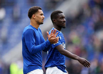 LIVERPOOL, ENGLAND - OCTOBER 05: Iliman Ndiaye and Idrissa Gana Gueye of Everton acknowledge the fans after the Premier League match between Everton and Crystal Palace at Hill Dickinson Stadium on October 05, 2025 in Liverpool, England. (Photo by Matt McNulty/Getty Images)