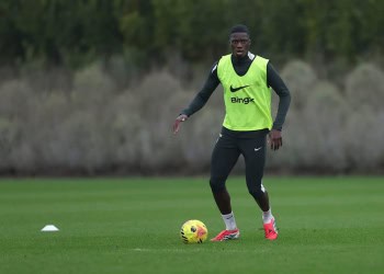 Chelsea : Mamadou Sarr intègre la liste pour la Ligue des Champions - wiwsport