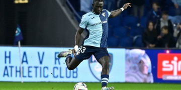 Ligue 1 : Arouna Sanganté expulsé dès la 3e minute face à Toulouse - wiwsport
