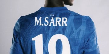 Chelsea : Mamadou Sarr va conserver le numéro 19 porté par un certain … Demba Ba ! - wiwsport