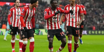 Sunderland - Régis Le Bris : « Nous étions convaincus qu’à son retour de la CAN, Habib Diarra aurait toutes les qualités pour s’imposer » - wiwsport