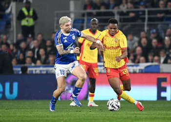 Julio ENCISO of RC Strasbourg and Mamadou SANGARE of Lens during the Ligue 1 McDonald's match between Strasbourg and Lens at Stade de la Meinau on February 27, 2026 in Strasbourg, France. (Photo by Ewen Gavet/Icon Sport via Getty Images)