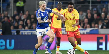Julio ENCISO of RC Strasbourg and Mamadou SANGARE of Lens during the Ligue 1 McDonald's match between Strasbourg and Lens at Stade de la Meinau on February 27, 2026 in Strasbourg, France. (Photo by Ewen Gavet/Icon Sport via Getty Images)