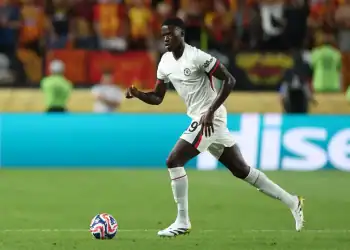 Mercato : Mamadou Sarr quitte Strasbourg et revient à Chelsea (officiel) - wiwsport
