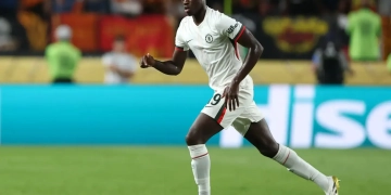 Mercato : Mamadou Sarr quitte Strasbourg et revient à Chelsea (officiel) - wiwsport