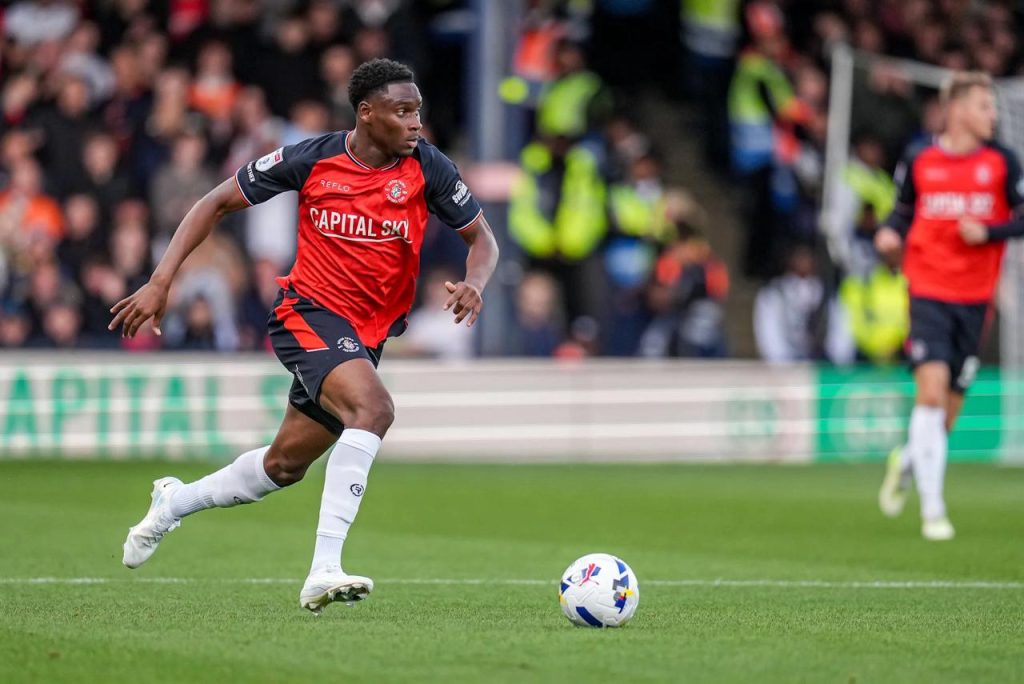 Mercato : Mouhamed Lamine Fanne Dabo quitte Luton pour Venise - wiwsport Mercato : Mouhamed Lamine Fanne Dabo quitte Luton pour Venise - wiwsport