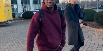 Mercato : Moussa Ndiaye est arrivé en Allemagne pour passer sa visite médicale avec Schalke 04 - wiwsport