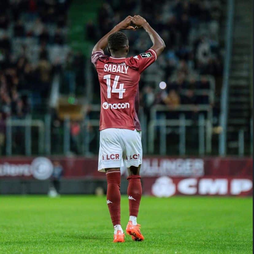 Football : « Vous avez accueilli le jeune homme que j’étais et m’avez aidé à grandir », Cheikh Tidiane Sabaly remercie le FC Metz après huit ans au club - wiwsport