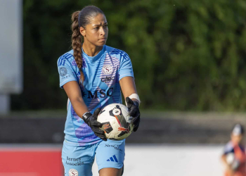 « À travers ma grand-mère, j’ai appris d’où je viens et j’ai compris l’importance de mes racines » : Qui est Mickaëla Bottega, convoquée avec l'Equipe Nationale féminine - wiwsport