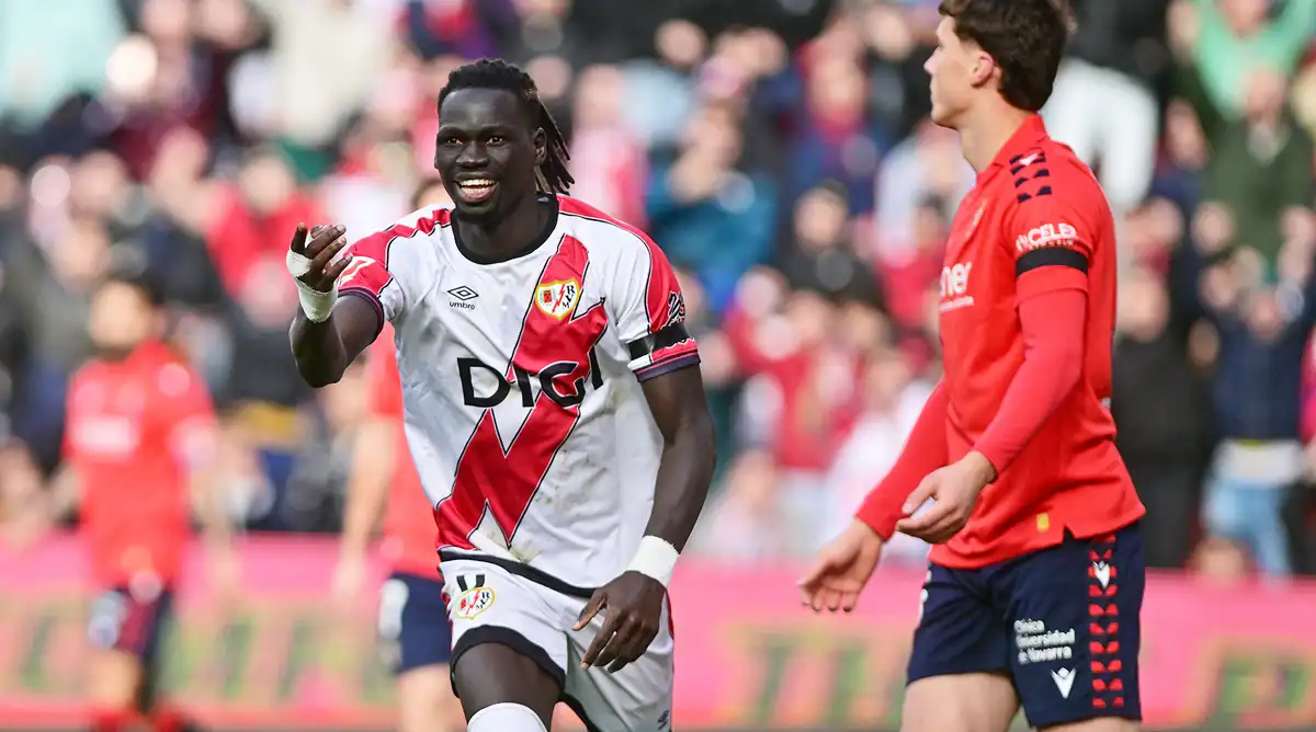 Rayo Vallecano : « Un joueur respecté par tous ses coéquipiers », L’entraîneur Iñigo Pérez salue le professionnalisme de Pathé Ciss