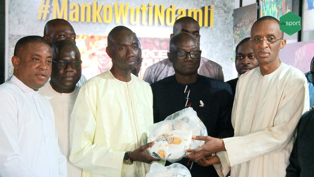 Sports Scolaires : La CAF équipe le Sénégal avec 1000 ballons  - wiwsport