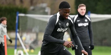 Chelsea : « Il aura sa chance, mais il sait qu'il devra se battre pour l'obtenir », Liam Rosenior met en garde Mamadou Sarr - wiwsport