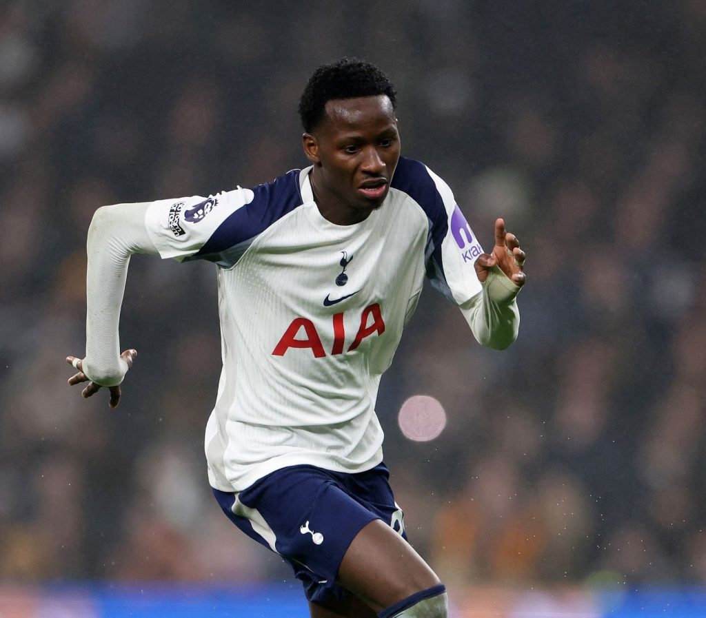 Premier League : Pape Matar Sarr titulaire contre Arsenal pour la première Igor Tudor - wiwsport Premier League : Pape Matar Sarr titulaire contre Arsenal pour la première Igor Tudor - wiwsport