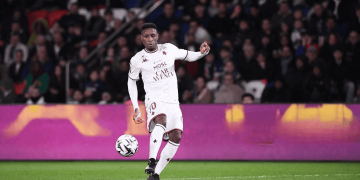 Foot : Entré en jeu avec Metz contre le PSG, Bouna Sarr a rejoué pour la première fois depuis plus de deux ans et retrouvé la Ligue 1 - wiwsport