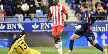LaLiga : Almeria se reprend contre Huesca avec un but de Dion Lopy - wiwsport