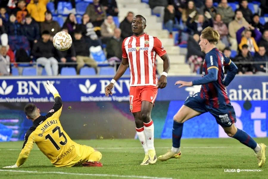 LaLiga : Almeria se reprend contre Huesca avec un but de Dion Lopy - wiwsport