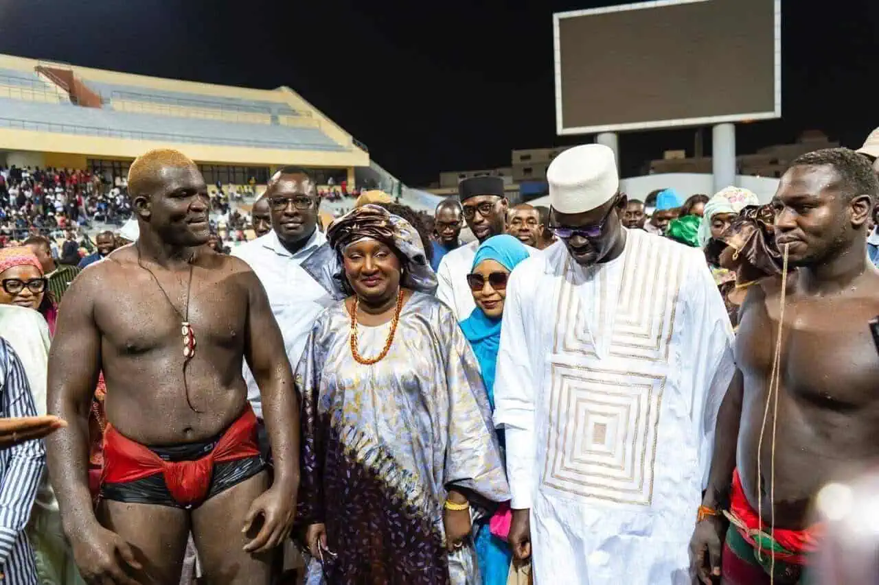 Lutte simple - Mise 21 millions - Poids lourds : Paul Menthe bat Tony Jr en finale et raffle la mise - wiwsport Lutte simple - Mise 21 millions - Poids lourds : Paul Menthe bat Tony Jr en finale et raffle la mise - wiwsport