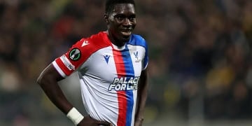 Crystal Palace : Pierre Sage donne des nouvelles d'Ismaila Sarr, absent depuis le début de la saison : « Il n’est pas prêt pour le moment » - wiwsport LARNACA, CYPRUS - MARCH 19: Ismaila Sarr of Crystal Palace looks on during the UEFA Conference League 2025/26 round of 16 second leg match between AEK Larnaca FC and Crystal Palace FC at AEK Arena on March 19, 2026 in Larnaca, Cyprus. (Photo by George Wood - UEFA/UEFA via Getty Images)