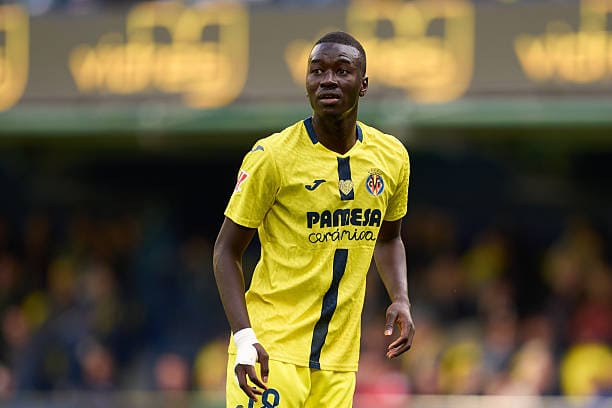 Auteur d'une excellente saison, Pape Gueye enregistre un bond de 20 M€ sur sa valeur marchande - wiwsport VILLARREAL, SPAIN - MARCH 08: Pape Gueye of Villarreal CF looks on during the LaLiga EA Sports match between Villarreal CF and Elche CF at Estadio de la Ceramica on March 08, 2026 in Villarreal, Spain. (Photo by Alex Caparros/Getty Images)