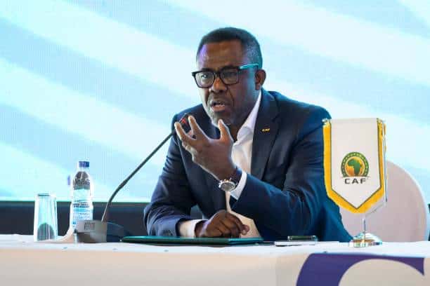 CAF - Le secrétaire général Véron Mosengo-Omba va quitter son poste fin mars ! - wiwsport CAF General Secretary Veron Mosengo-Omba speaks during the Confederation of African Football (CAF) and VISA partnership announcement in Abidjan on October 11, 2023. (Photo by WIKUS DE WET / AFP) (Photo by WIKUS DE WET/AFP via Getty Images)