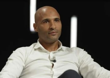 « Personne ne nous enlèvera notre trophée et notre dignité » : Diomansy Kamara charge la CAF et alerte sur l’avenir du football africain - wiwsport